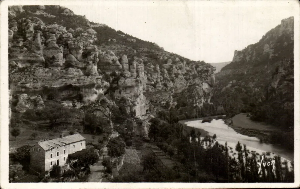 Het cirque van de Baumes — Gorges du Tarn — Edities van Kunst 'YVON', Parijs - Voorkant