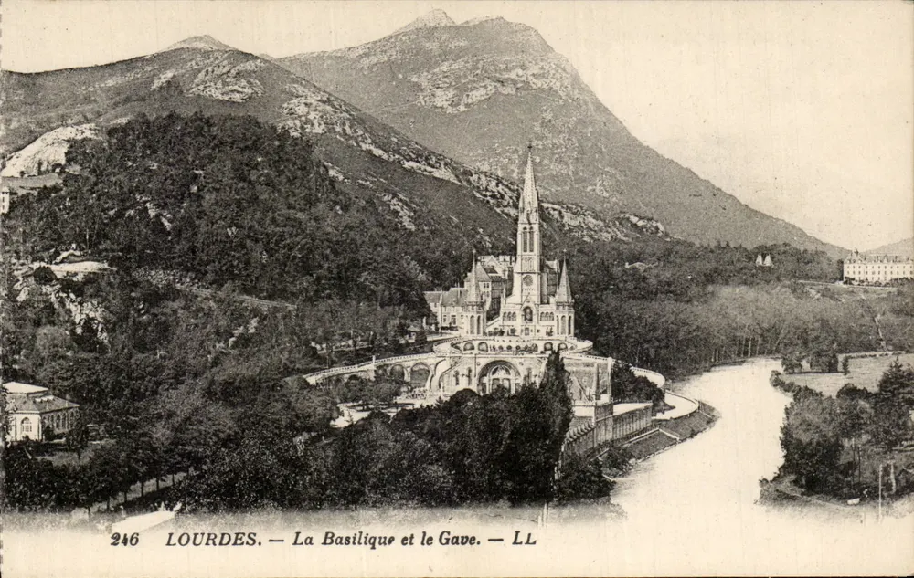Lourdes — A Basílica e o Gave — LL - Frente