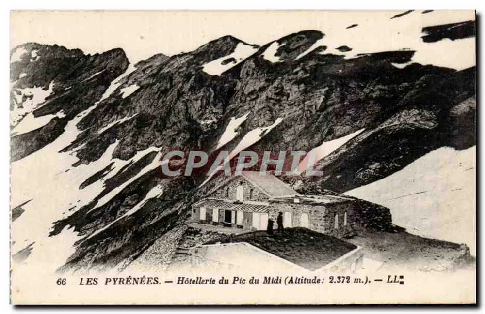 Os Pirineus — Hotel do Pic du Midi (Altitude: 2.372 m.) — LL - Frente