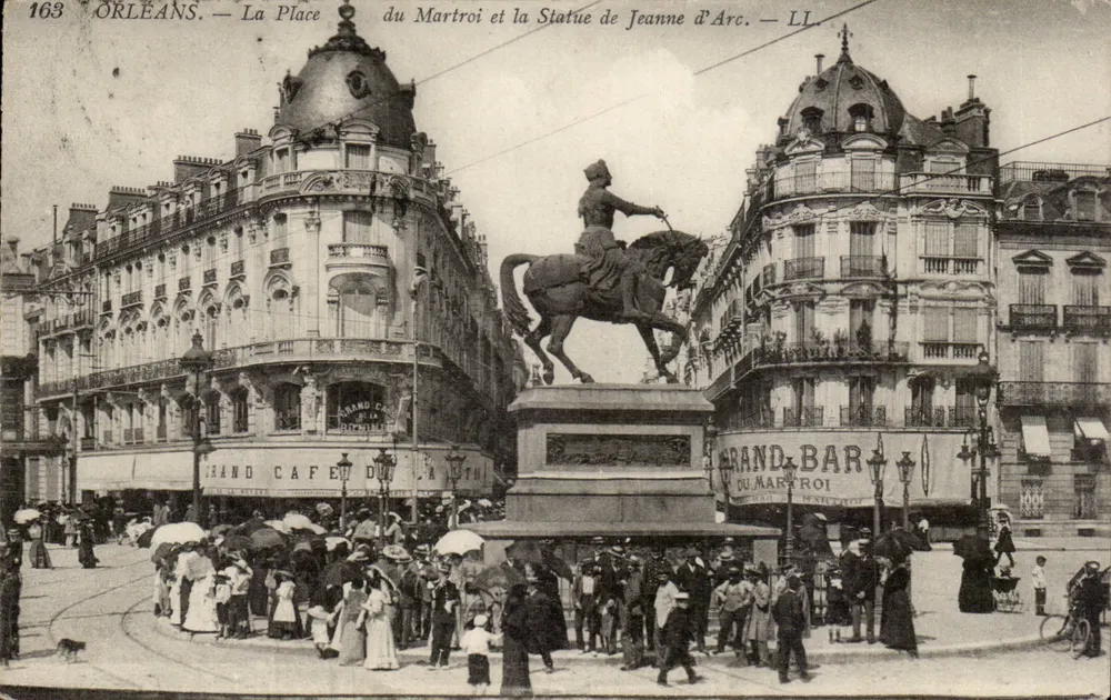 Orléans — La Place du Martroi und die Statue von Jeanne d'Arc — LL - Vorderseite