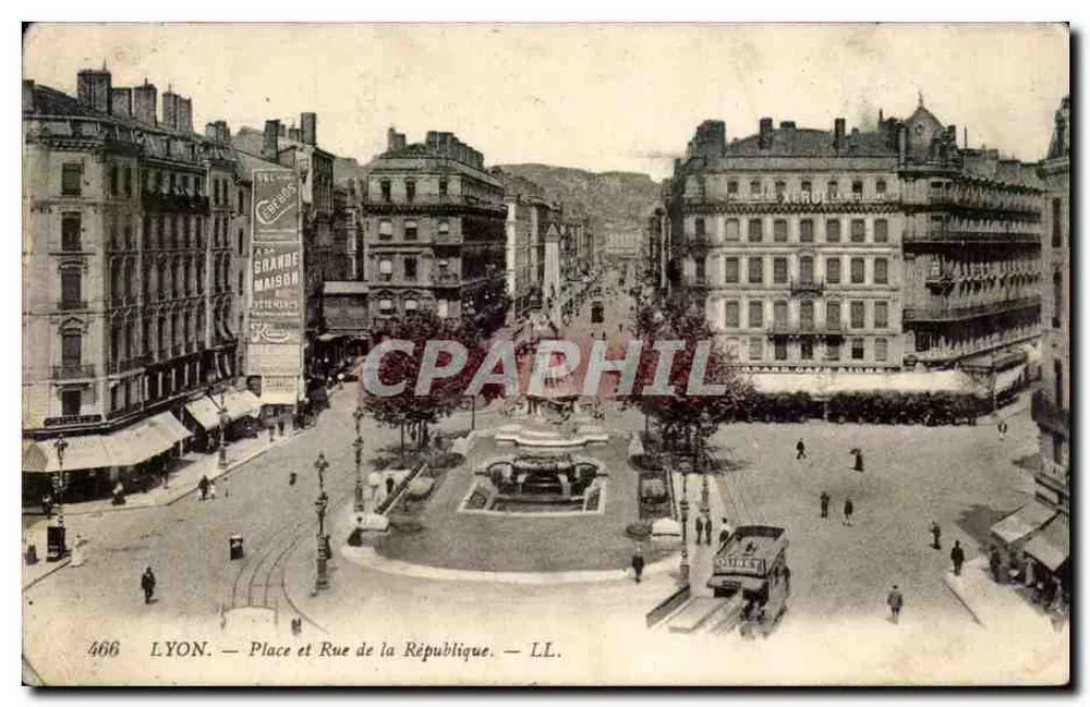 LYON — Praça e Rua da República — LL. n° 466 - Frente