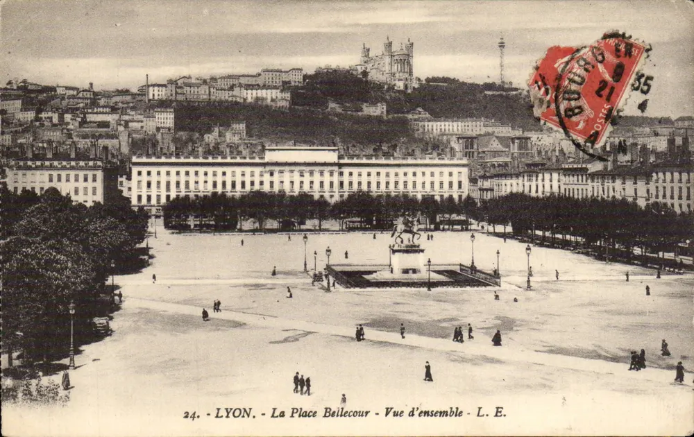 LYON - A Praça Bellecour - Vista geral - L. E. - Frente