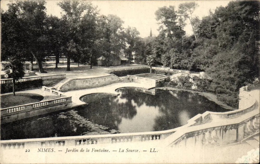Nîmes — Jardin de la Fontaine — La Source — LL. - Frente