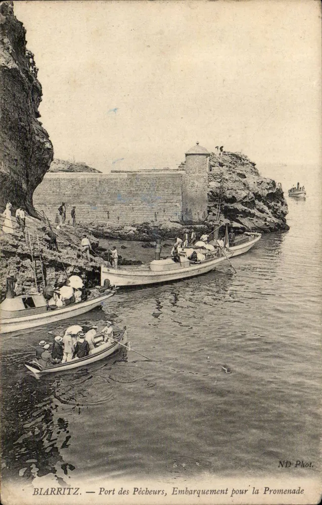 Biarritz — Hafen der Fischer, Ausfahrt zur Promenade — ND Phot. - Vorderseite
