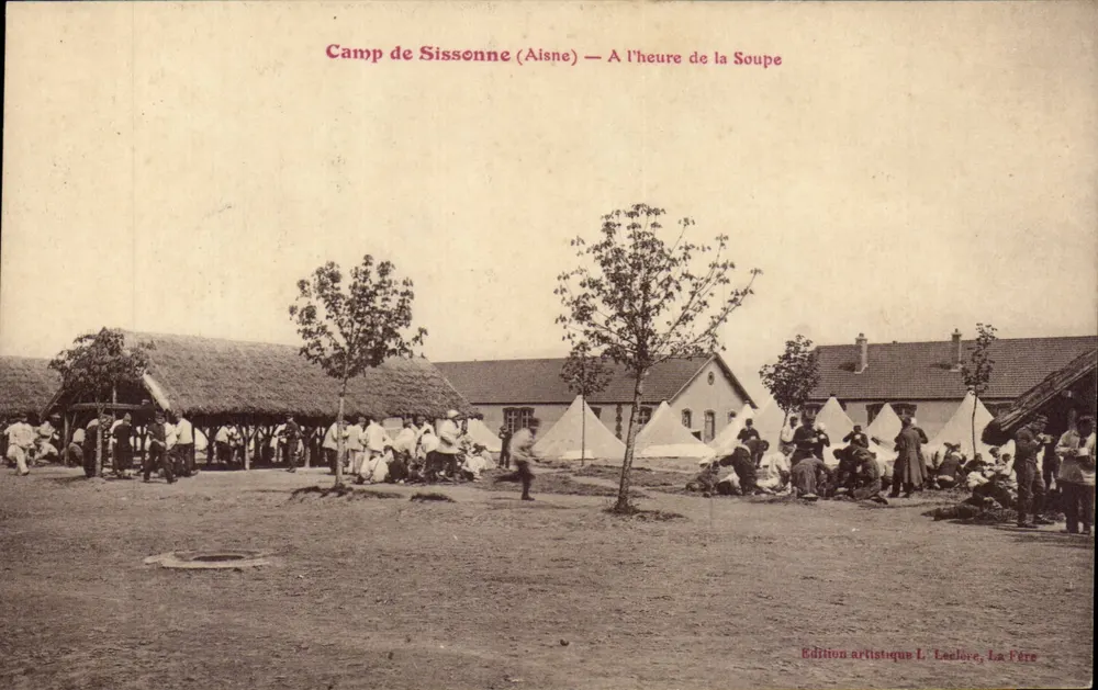 Lager von Sissonne (Aisne) — zur Suppenzeit — Künstleredition L'Laclaire, La Fère - Vorderseite