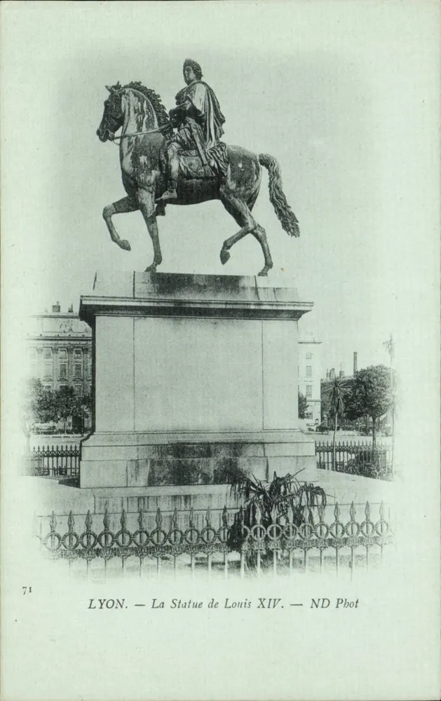 LYON — A Estátua de Luís XIV — ND Fot - Frente