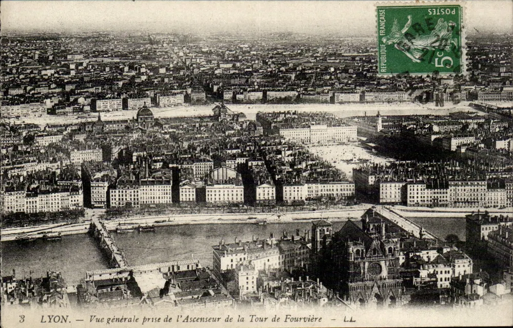 LYON — Allgemeiner Blick vom Aufzug der Fourvière-Turm — LL - Vorderseite