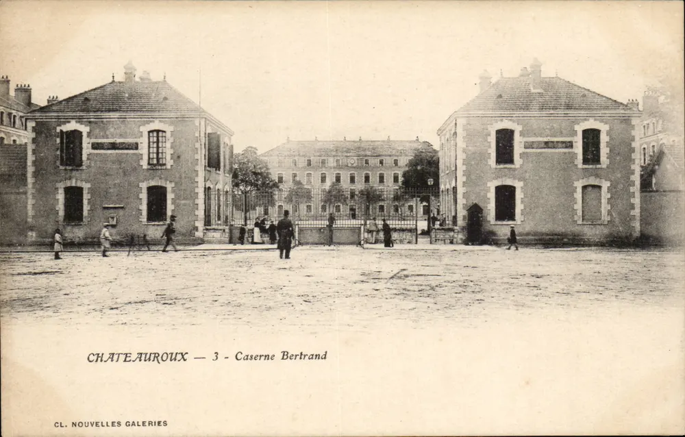 Châteauroux — Caserne Bertrand — CL. Nouvelles Galeries - Frente