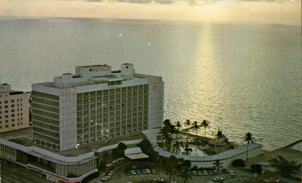 Hotel Seville — Miami Beach, Florida — Antieke ansichtkaart Number A92191 - Voorkant