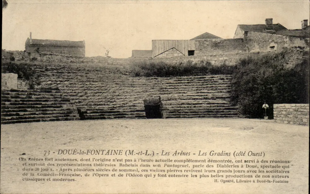 Die Arenen — Die Gradins (Westseite) — Doué-la-Fontaine (M.-et-L.) - Vorderseite