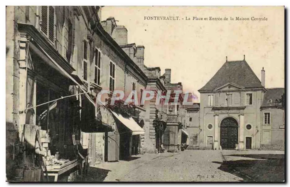 Fontevrault - Der Platz und der Eingang zum Zentralhaus — Foto J. M. - Vorderseite