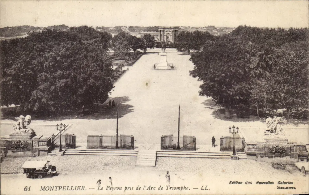 Montpellier — O Peyrou visto do Arco do Triunfo — Edição das Novas Galerias SELECTA - Frente