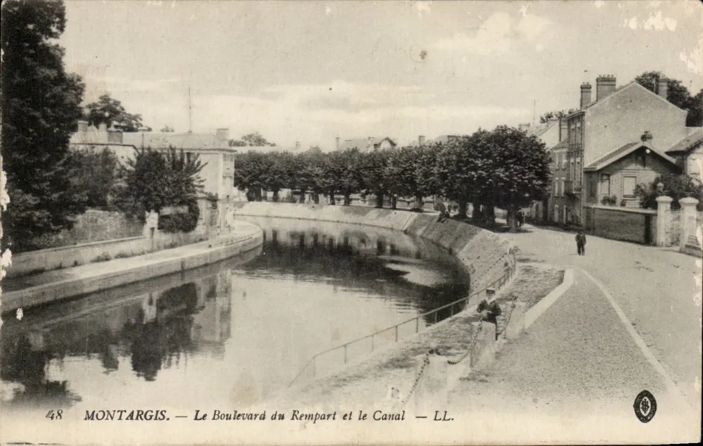 Montargis — Der Boulevard du Rempart und der Kanal — LL. - Vorderseite