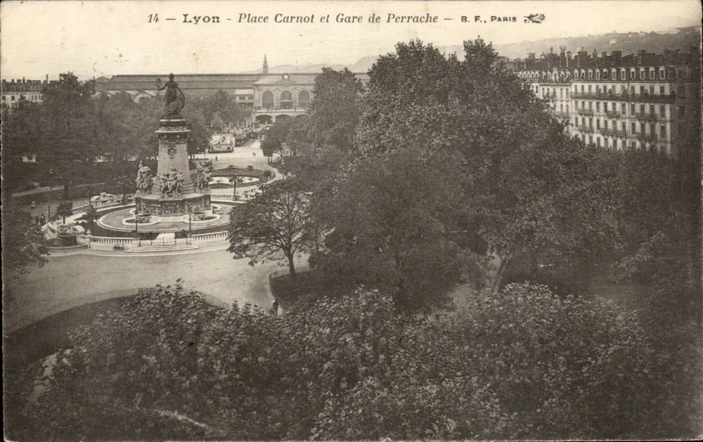 Lyon - Place Carnot e Gare de Perrache — B.F. Paris - Frente