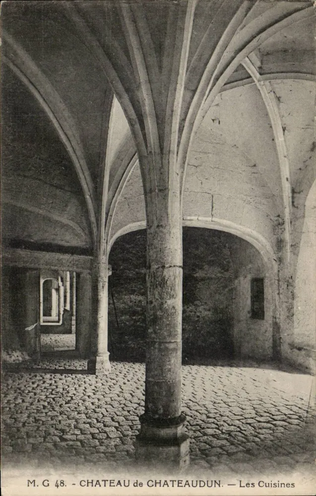 Castelo de Châteaudun — As Cozinhas — M.G. 48 - Frente