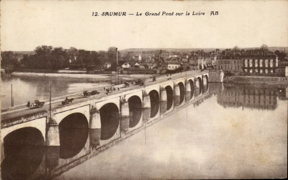 Saumur — Ansicht des Großen Brücke über die Loire — AB - Vorderseite