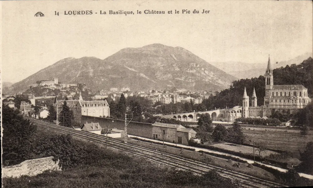 Lourdes - Die Basilika, das Schloss und der Pic du Jer - Vorderseite
