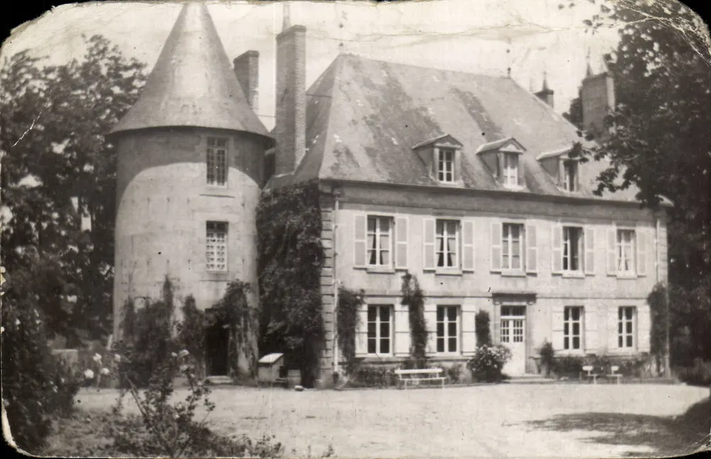 Schloss Châtellet — Ansicht des Schlosses mit runder Turm — unbekannter Verlag - Vorderseite