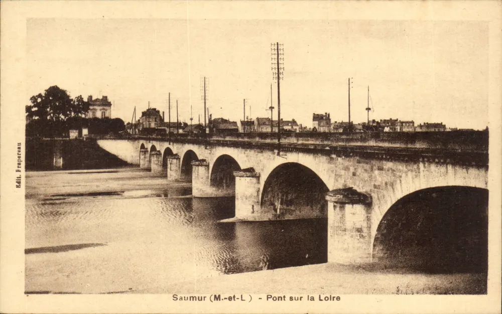 Saumur (M.-et-L) - Ponte sobre a Loire — Editor Frapereau - Frente
