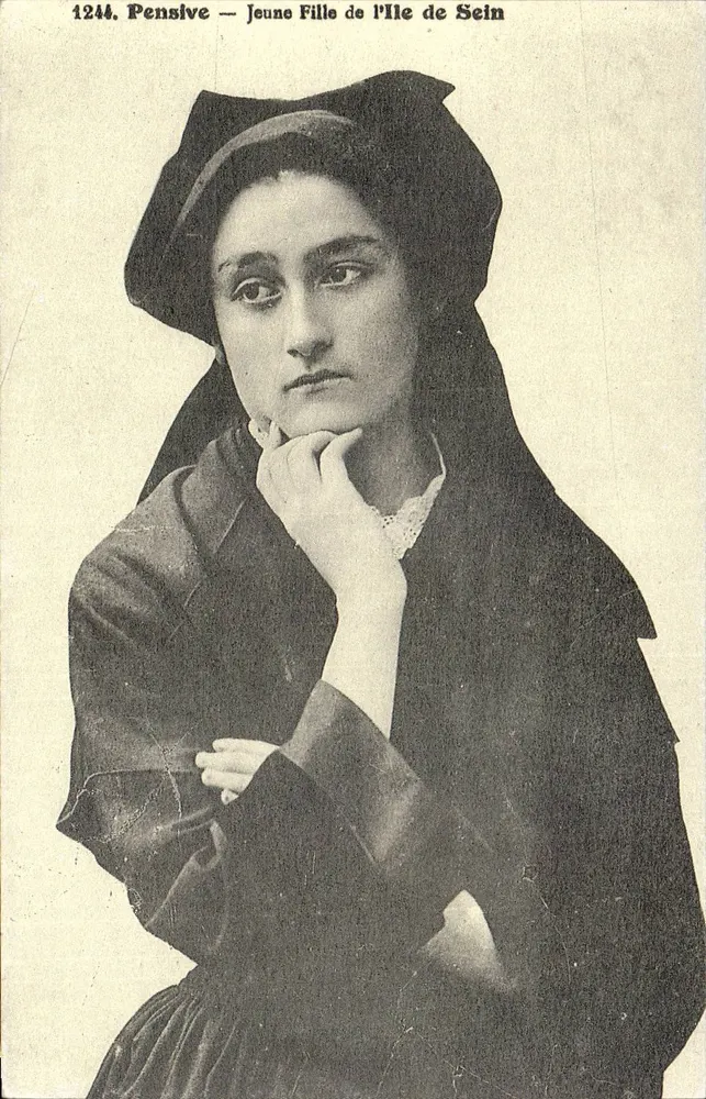 Junge Frau von der Île de Sein — Nachdenklich — Verlag Spirit, Nr. 1244 - Vorderseite