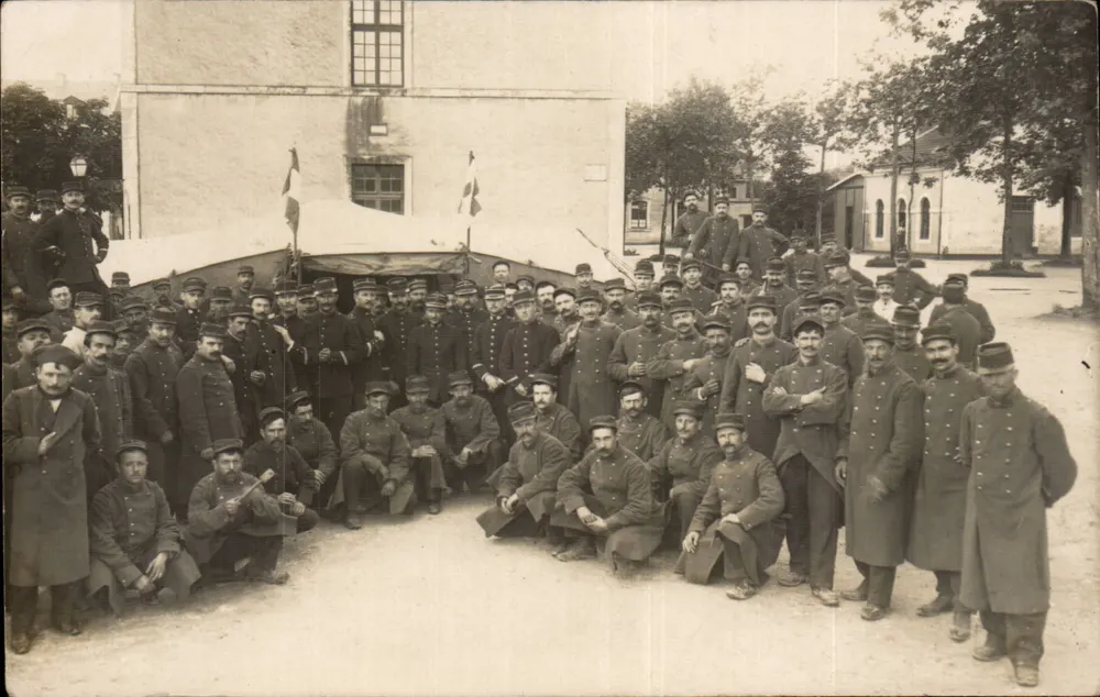 Gruppe Soldaten — Militär-Lager — Châteauneuf-sur-Loire, 1912 - Vorderseite