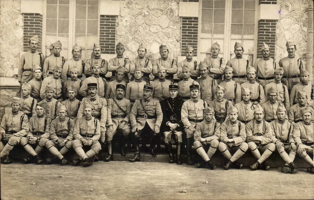 Grupo de soldados — Época 1914-1918 — Editor não identificado - Frente