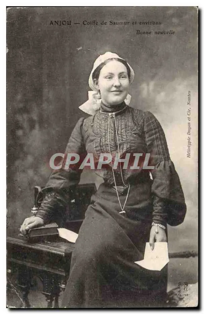 Frau in einem Saumur-Hut — Anjou — Héloïse Dugas et Cie, Nantes - Vorderseite