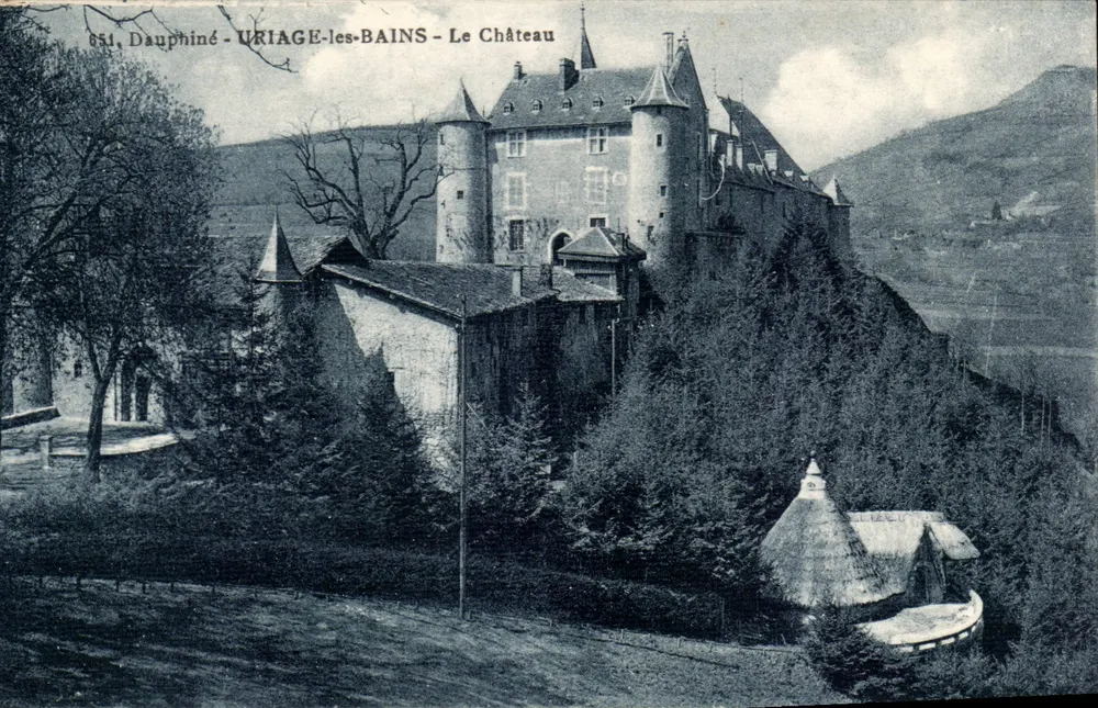 Uriage-les-Bains - O Castelo — Dauphiné, editor Edit. Bourcier, n° 851 - Frente