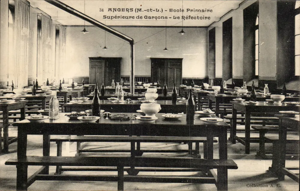Angers (M.-et-L.) - Höhere Schule für Jungen - Das Refektorium - Vorderseite