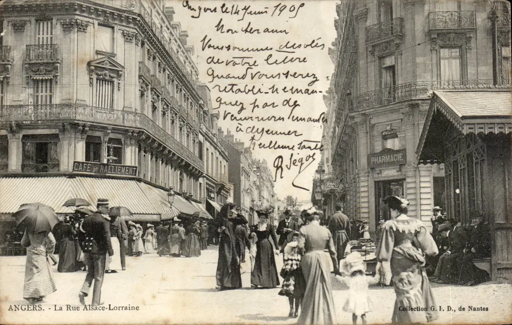 Angers - A Rue Alsace-Lorraine — vista de rua com café e farmácia — Coleção G. I. D., de Nantes - Frente