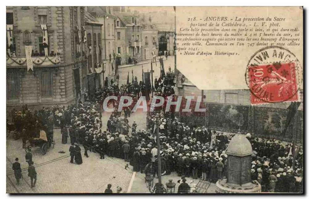 Angers - Die Prozession des Heiligen Herzens, die von der Kathedrale abgeht - L. V. phot. - Vorderseite
