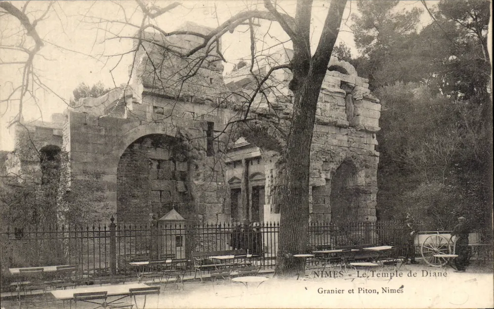 Nîmes - O Templo de Diana — Granier e Piton, Nîmes - Frente