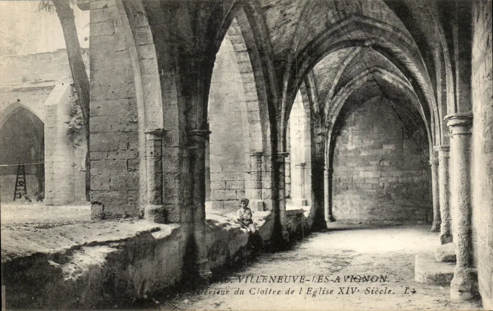 Villeneuve-lès-Avignon — Exterior do Claustro da Igreja do Século XIV — L. P. - Frente