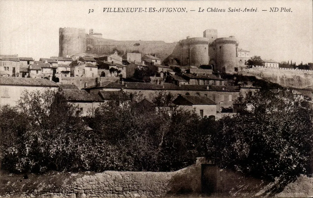 Villeneuve-lès-Avignon — O Castelo Saint-André — ND Phot. - Frente