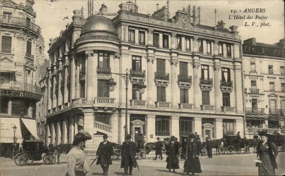 Angers — O Hotel das Correios — L. V., fot. - Frente