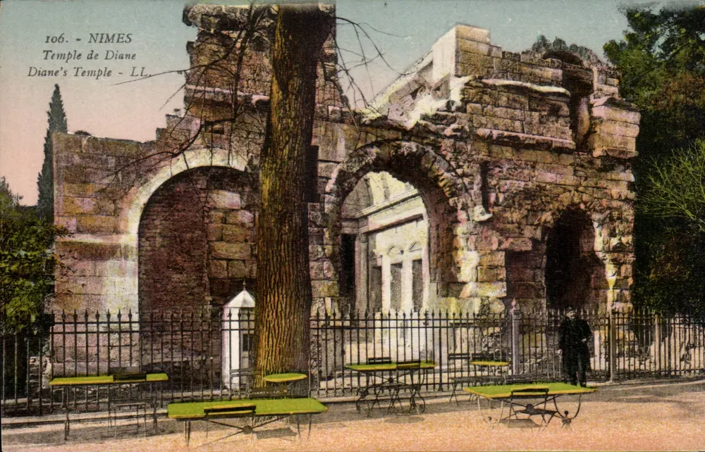 Nîmes - Templo de Diana — LL, n°106 - Frente