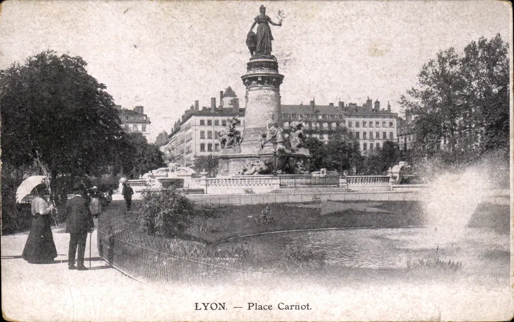 LYON — Place Carnot — Editor P. S. B. n° 130 - Frente