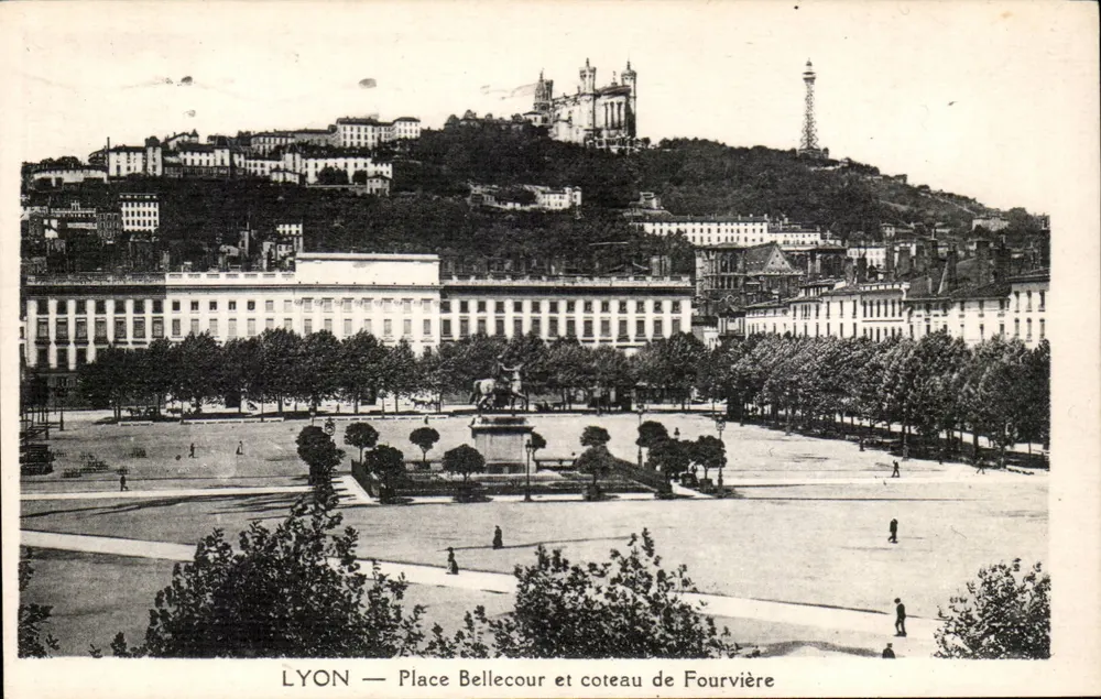 LYON — Place Bellecour und Fourvière-Hügel - Vorderseite