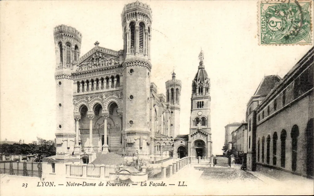LYON — Nossa Senhora de Fourvière — A Fachada — LL. - Frente