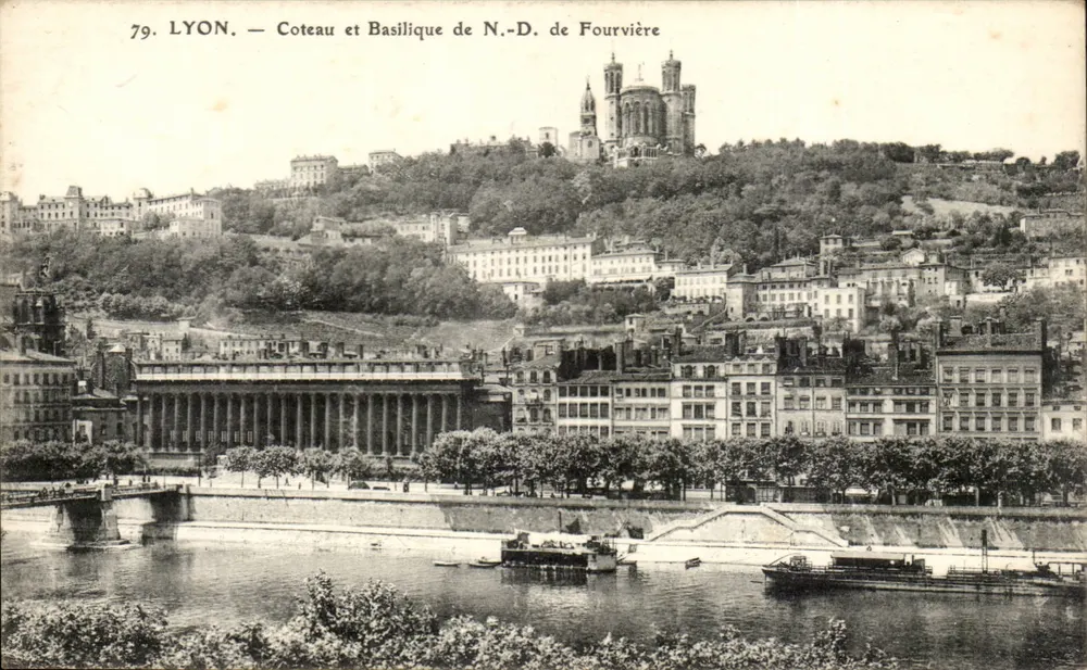 LYON — Colina e Basílica de Nossa Senhora de Fourvière - Frente