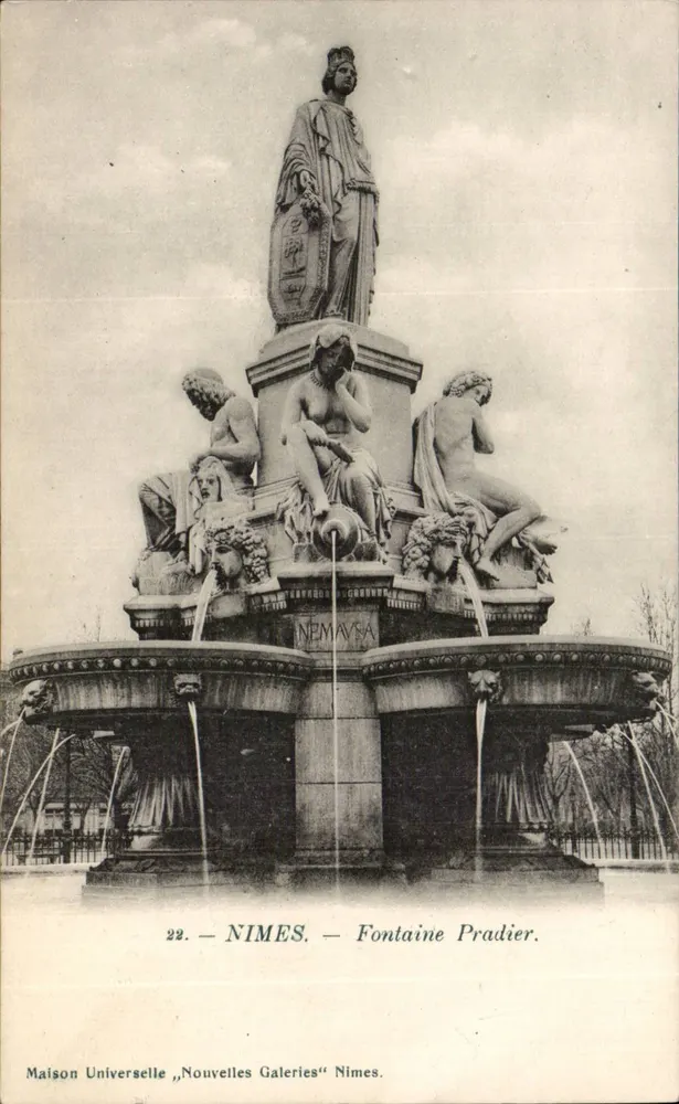 Nîmes — Fontaine Pradier — Maison Universelle, Nouvelles Galeries - Frente