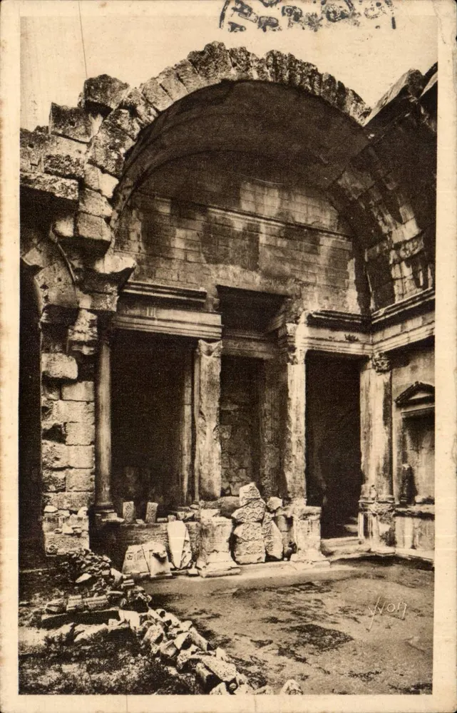 Nîmes (Gard) — Garten der Fontaine, Das Innere des Tempels von Diane — YVON Art Editions - Vorderseite