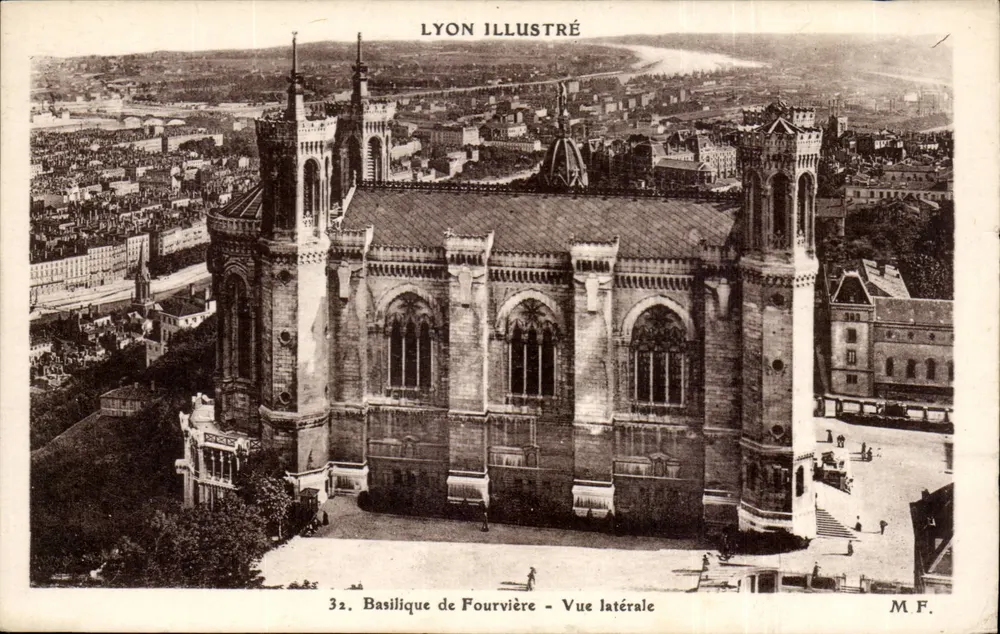 Basílica de Fourvière — Vista lateral — Lyon Illustré, n°32 - Frente