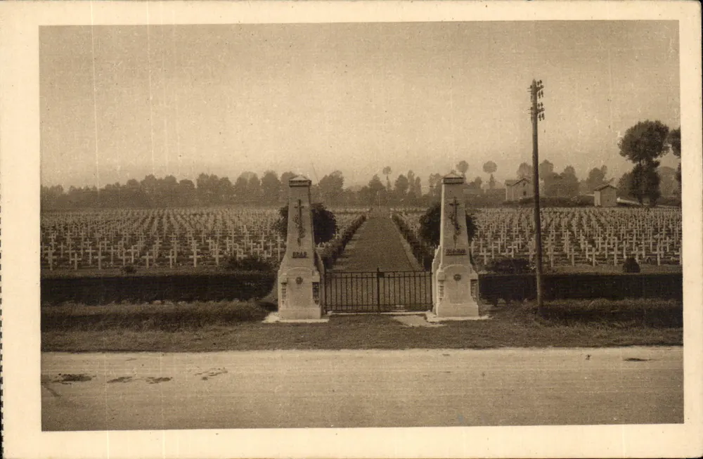 Bras bei Verdun — Militärfriedhof mit 3714 Gräbern — Éditions Verdun - Vorderseite