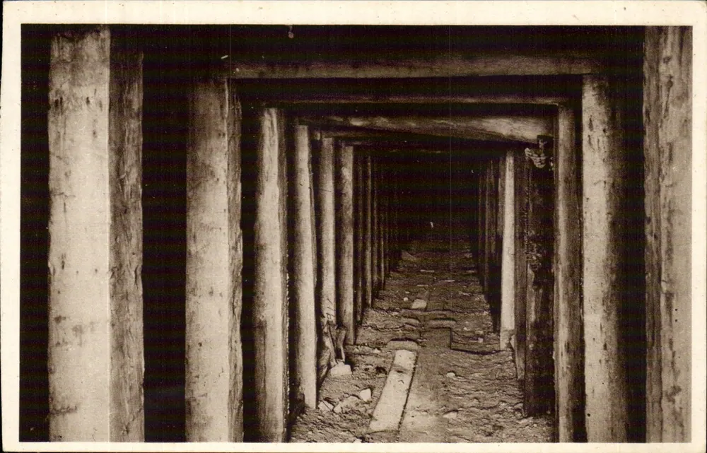 Fort Vaux — Gallerie führend zum nördlich-östlichen Schieferwall, durch den die Deutschen am 2. Juni 1916 in das Fort eingedrungen sind — Verdun Editions - Vorderseite