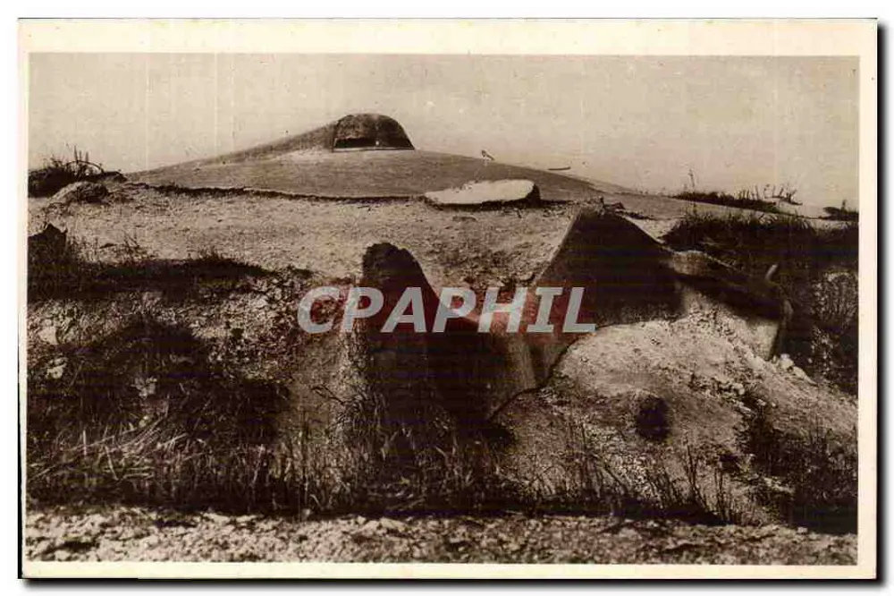 Fort de Vaux — Observatório de artilharia e ruínas de uma torre de metralhadora destruída - Frente