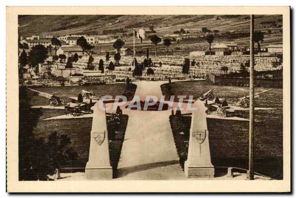 Verdun — Cemitério Militar do Faubourg-Pavé — 6.000 túmulos — Éditions Verdun - Frente