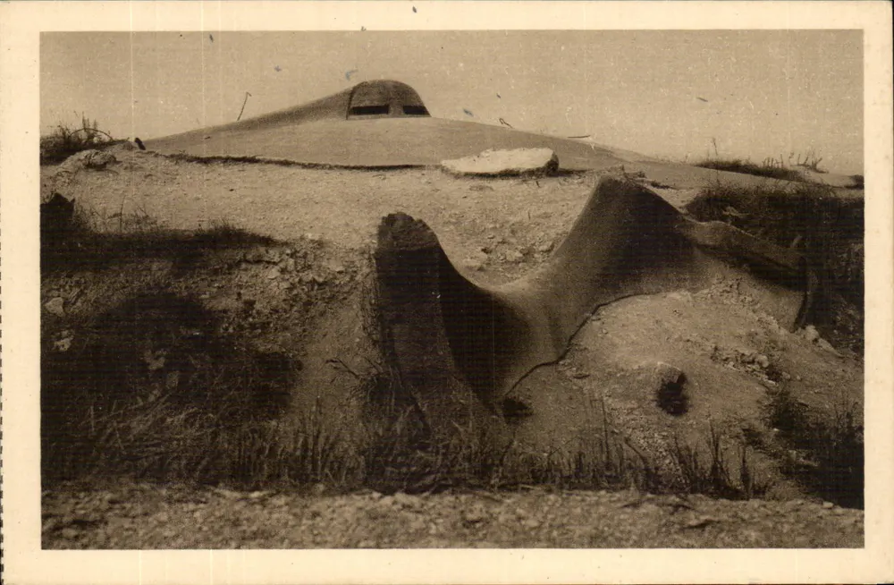Fort de VAUX — Observatório de artilharia e ruínas de uma torre de metralhadoras destruída — Éditions VERDUN - Frente
