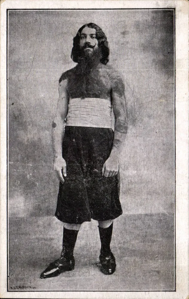 Bärtiger muskulöser Mann — Portrait — Verlag E. C. C. (Unterschrift unten links) - Vorderseite