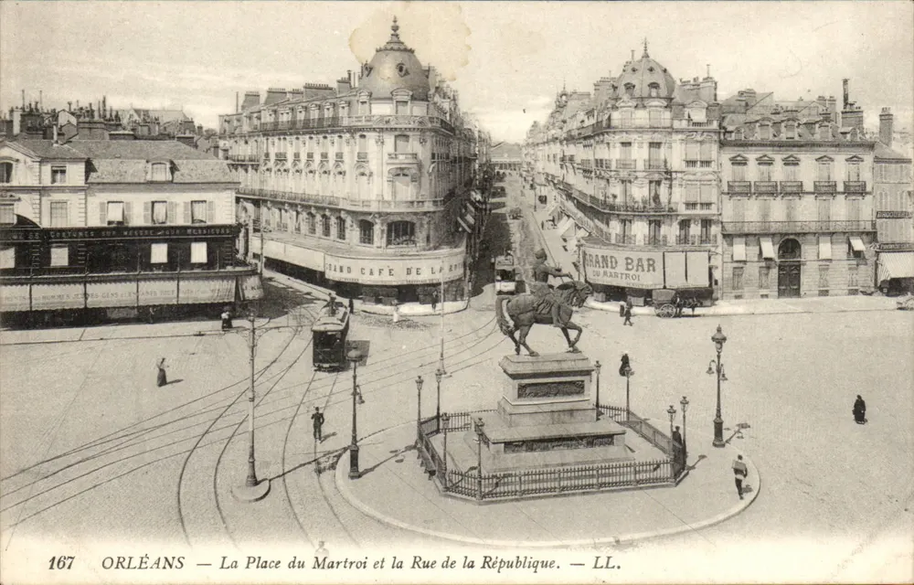 Orléans — La Place du Martroi et la Rue de la République — LL. - Vorderseite